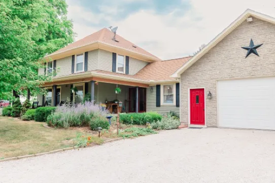 Spacious Farmhouse beautifully decorated waiting for laughs and memories 沃倫縣酒店