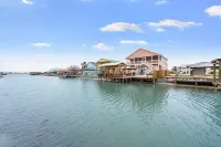 Gusto Cove on the Canal