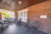 Stylish craftsman, perfect for groups, steps away from Downtown! فنادق في سومرست