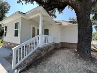 Beach Access, Sleeps 8, Pets-Yes! Blue Oak Cottage - Beach Supplies Included!