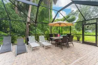 Luxurious & Cozy 6Bed Gem ~ Heated Pool ~Fire Pit ~ Bar & Game Room ~ Downtown