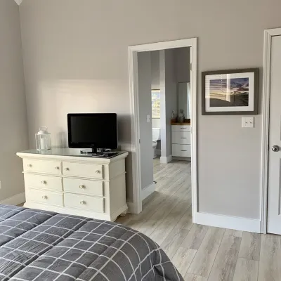Great center-island location, walk everywhere!