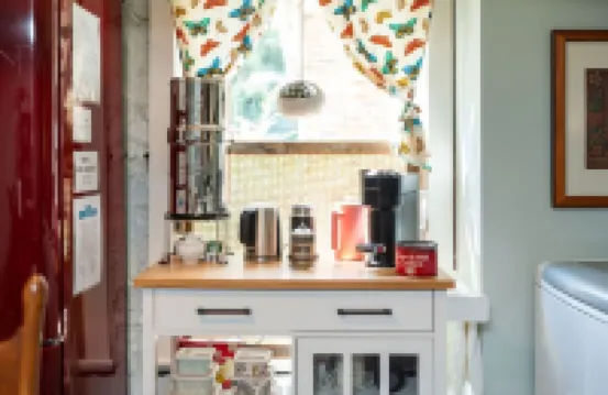 Queen City Hideaway - walk downtown, newly reno, classic, and cozy with views!