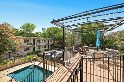 Austin Retro-themed 2-bedroom 2-bath condo near South Congress and Downtown