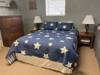 Lake Front House in Caryville with Private Dock, 5 minutes from I75 /Twin Cove!
