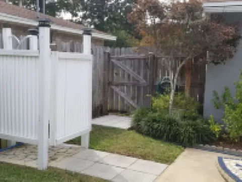 Relax by the sea! Three bedroom home with pool awaits you near Destin Beaches. Hotels in Wright