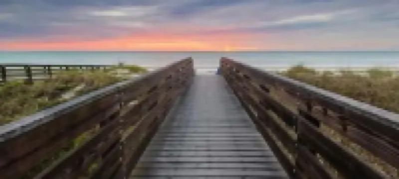 5 Min>Beach Remodeled 2 bed 2 Bath Condo With Pool and Grill and King bed!