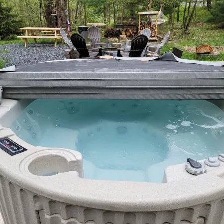 Large Private Rustic Retreat w/hot tub, fire pit, game room