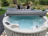Large Private Rustic Retreat w/hot tub, fire pit, game room