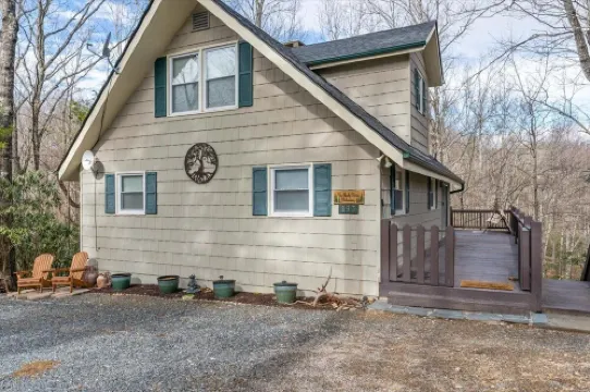 Spacious Mountain Cabin for 8