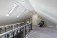 Cozy 4-bedroom house in adorable Evanston with WiFi, AC