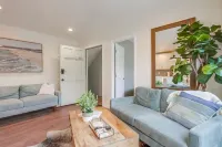 On the sand! Cozy spot with pets welcome!