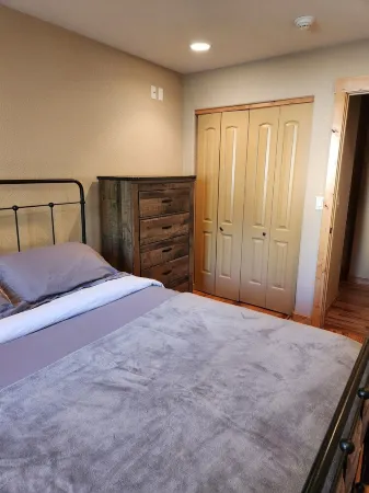 Escape to Nature: Charming 3-Bedroom Cabin near Trinity Lake