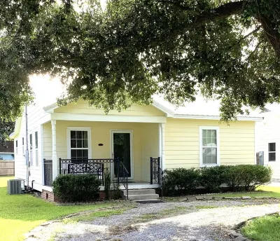 The Cottage By The Gulf - Just Steps To The Beach!