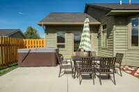 Spacious Golf Course Home Scenic Mt Views/HotTub/Stars/Ski/Hike/Golf/Family/WiFi