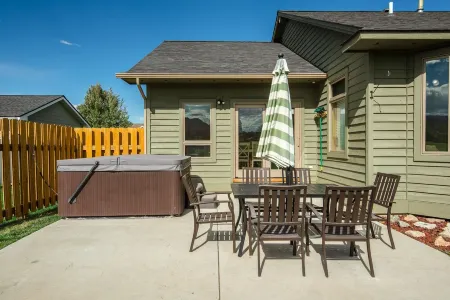 Golf Course Home Amazing Mtn-Views/HotTub/Star Gazing/Ski/Hike/Golf/Family/WiFi Отели в г. Карбон