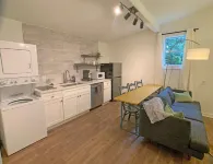 Centrally Located Urban Cabin 1Bedroom KING bed