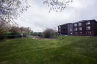 Newly Renovated Spacious Home, Hot Tub. Big Yard. Great Off-Season Pricing!