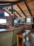 Hand Crafted Log Cabin, minutes away from your outdoor adventure