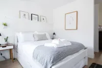 Walk to Pike and Space Needle from a Cap Hill Loft Hotels in Capitol Hill