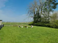 Vacation home Oll Smee 9 - Huus Twee with beach chair, fenced garden and fireplace! Hotels in Werdum