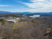 Little Bear Lodge- Pet Friendly-Centrally Located-under New Management Hotels in Towns County