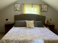 Cozy Cottage w/ Lil' Pond, Fenced Yard & Firepit (Dog friendly