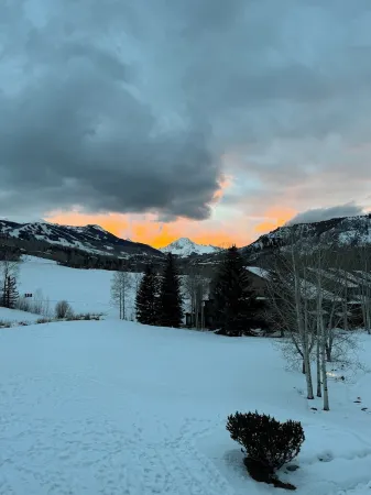 Snowmass Club Condo - Stunning Views! Отели рядом с достопримечательностью «Snowmass Sports»