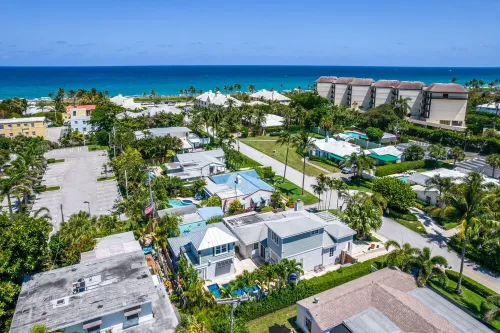 Charming Delray Beach House -Steps to Beach & Atlantic Avenue! VIP Beach Passes!