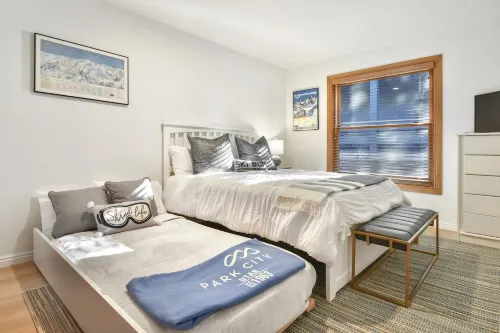 New on market *Premier Condo in Park City* Walk to PCMR, Main St & Shopping