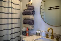 Romantic Loft with Spectacular Long Range Mountain Views!