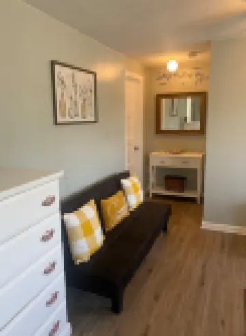 Historic Renovated Studio Apt w kitchen 2ndFl