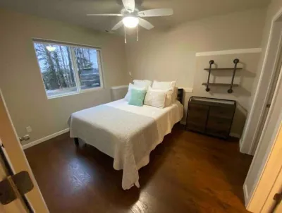 --- NEW LISTING --- Adorable 1-bedroom suite in South Anchorage Hotel in zona Alaskazoo