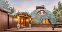 Architectural marvel w/firepit, hot tub, prime location, lounge & bar rooms! Hotels in Pocahontas County