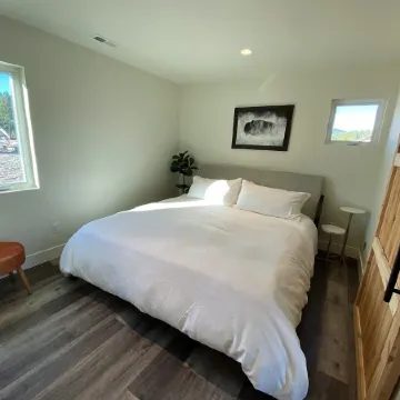 Clubhouse Hot Tub + Steam Room, 15 Mins. to Ski Resort, 5 Mins. to Downtown WF