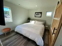 5 Mins to City Beach & DT WF, 35 Mins. to Glacier Park, Clubhouse Pool + Hot Tub