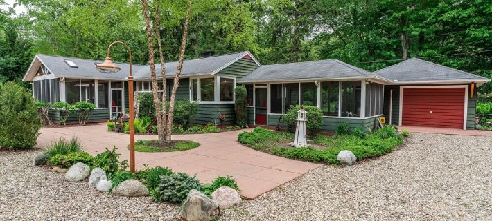 Summer 26 Open! Pool, Hot Tub, Huge Game Room, Short Walk to Beach! Hotels in Chikaming Township