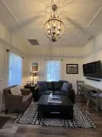 Downtown Cozy Cottage, two blocks from downtown and new!