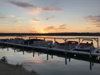 Lake Geneva Area Lakeside Retreat! Close to Golf, Shopping, Restaurants & More! - Pools