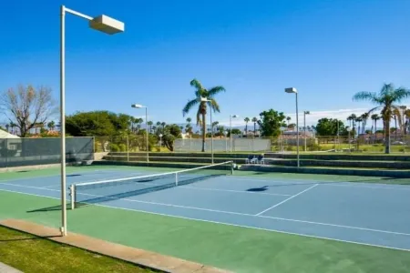 Private pool, spa, waterfall, firepit, BBQ, tennis, gym, hiking trails, casino Отели в г. Палм-Дезерт