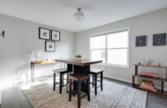 Modern, Spacious Whole Unit Traveler's Home!
