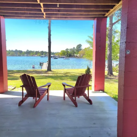 Lake Marion's Big Red House. W/ Dock and Kayaks. Pet Friendly please read policy
