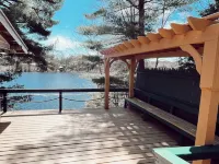 Beautiful Adirondack Region Lakefront Cottage