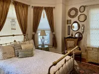 In the Heart of Apalachicola~Walk Everywhere!~Ivory Pearl Suite~Majestic Jewel