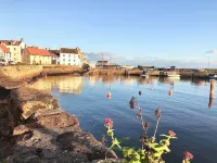 Peaceful Studio, Quirky and Unique in a Large Garden. Near Beaches,Golf Courses. Hotels in Anstruther