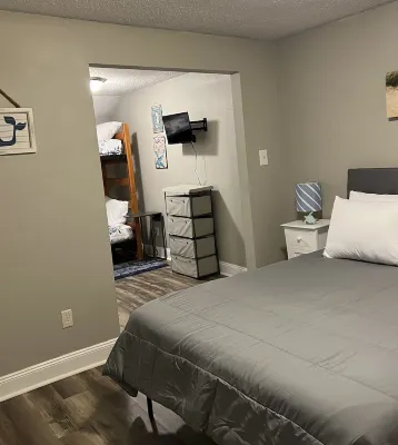 Quaint Hideaway sleeps up to 6 near the beaches