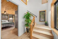 Cozy 2-bedroom cabin in serene Wimberley with WiFi, AC