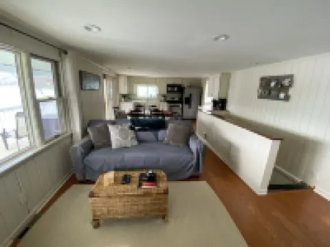 Relaxing Lake House - Enjoy the Sun and Fun!!!