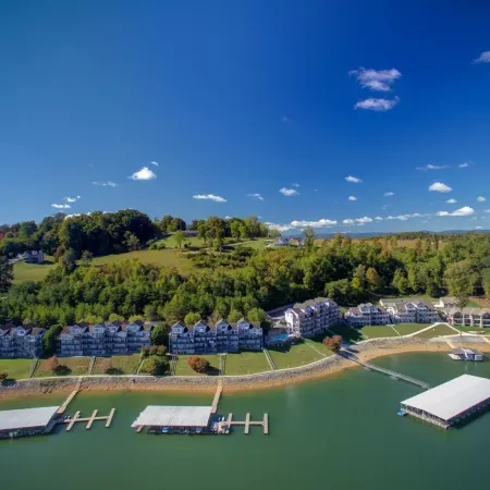 Idyllic Lake Front Condo for perfect peace & happiness