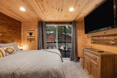 SUPER CUTE RUSTIC & CLEAN HOME 40 minutes to YNP Hotel dekat Pinecone Playhouse at Mack's Inn Resort